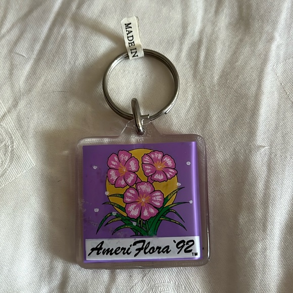 Jewelry - Ameriflora 92 keychain